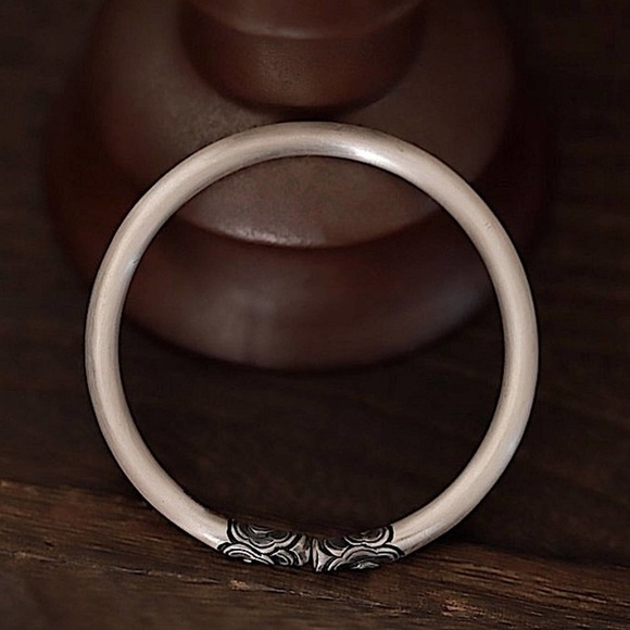 Sterling Silver Irregular Flower Pattern Bangle Bracelet - Picture 10 of 16